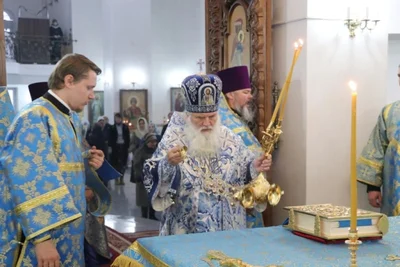 Митрополит Викентий совершил Божественную литургию во Владимирском соборе Бишкека