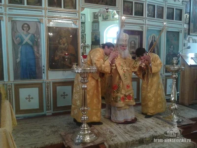 Митрополит Викентий вручил награду старейшему священнику самаркандского благочиния