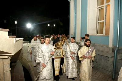 Благодатный огонь в пасхальную ночь доставлен из Израиля в Ташкент