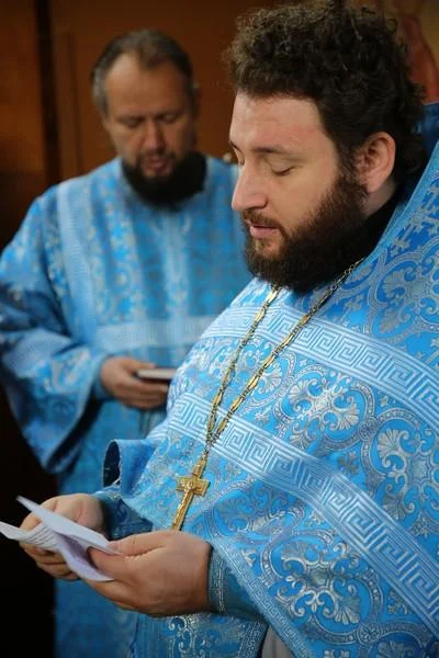 Митрополит Викентий доставил мощевик с частицей мощей святителя Николая Сербского в Свято-Троицкий Никольский женский монастырь