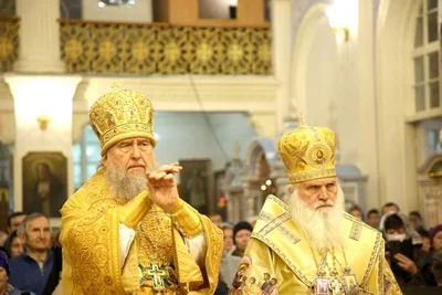Одиннадцать архиереев молились в кафедральном соборе Ташкента за Божественной литургией