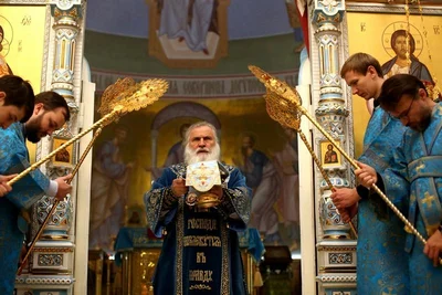 В праздник Казанской иконы Божией Матери в соборе митрополит Викентий совершил дьяконскую хиротонию
