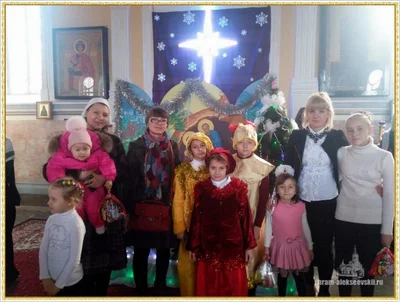 Дорогие братья и сестры, поздравляем Вас с Рождеством Христовым!