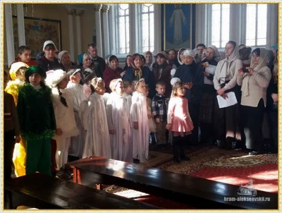 Дорогие братья и сестры, поздравляем Вас с Рождеством Христовым!