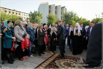 Святейший Патриарх Кирилл совершил вечернее богослужение в соборе святителя Алексия Московского в Самарканде. 30. 09. 2017.