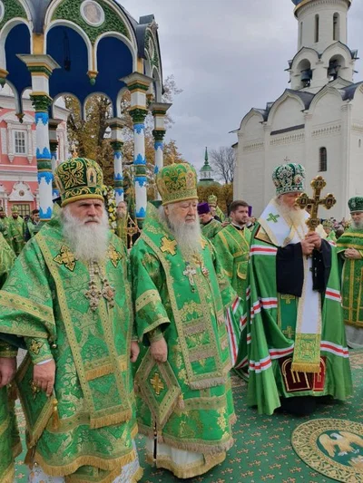 Митрополит Ташкентский и Узбекистанский Викентий сослужил Святейшему Патриарху Московскому и всея Руси Кириллу в молебне перед чтимой иконой преподобного Сергия Радонежского