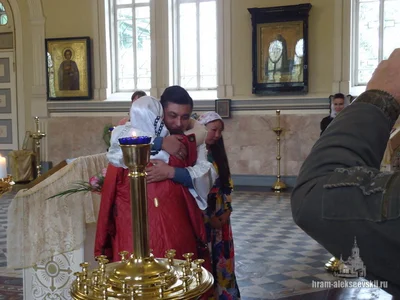 Пономарь храма Максим, вступил на стезю брачной жизни