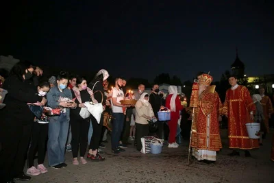 Благодатный огонь в пасхальную ночь доставлен из Израиля в Ташкент