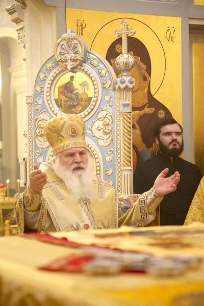 Одиннадцать архиереев молились в кафедральном соборе Ташкента за Божественной литургией