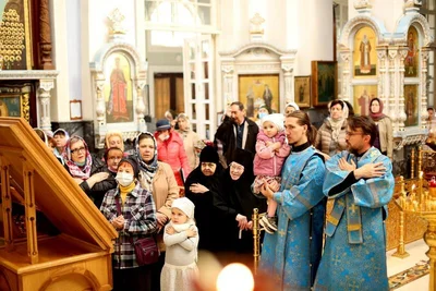 В праздник Казанской иконы Божией Матери в соборе митрополит Викентий совершил дьяконскую хиротонию