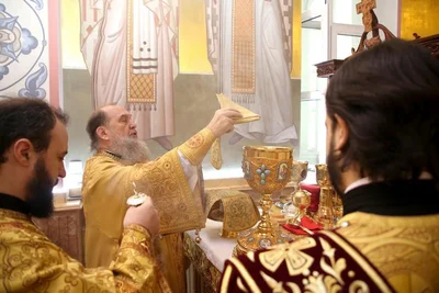 Одиннадцать архиереев молились в кафедральном соборе Ташкента за Божественной литургией
