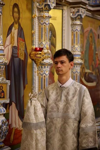 Сотни православных пришли в собор почтить память своих усопших сродников