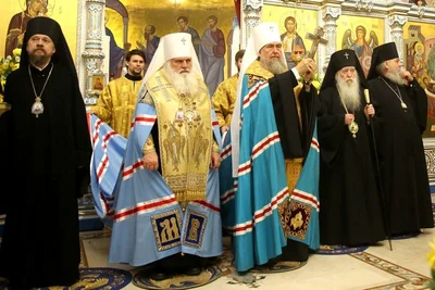 Одиннадцать архиереев молились в кафедральном соборе Ташкента за Божественной литургией