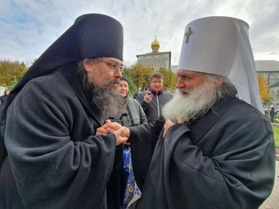 Митрополит Ташкентский и Узбекистанский Викентий сослужил Святейшему Патриарху Московскому и всея Руси Кириллу в молебне перед чтимой иконой преподобного Сергия Радонежского