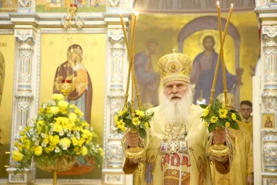 Одиннадцать архиереев молились в кафедральном соборе Ташкента за Божественной литургией