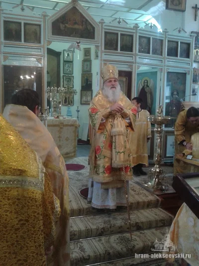 Митрополит Викентий вручил награду старейшему священнику самаркандского благочиния