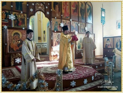 Дорогие братья и сестры, поздравляем Вас с Рождеством Христовым!