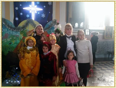 Дорогие братья и сестры, поздравляем Вас с Рождеством Христовым!