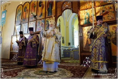 Святейший Патриарх Кирилл совершил вечернее богослужение в соборе святителя Алексия Московского в Самарканде. 30. 09. 2017.