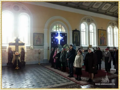 Дорогие братья и сестры, поздравляем Вас с Рождеством Христовым!