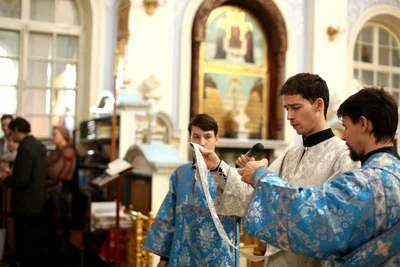 В праздник Казанской иконы Божией Матери в соборе митрополит Викентий совершил дьяконскую хиротонию