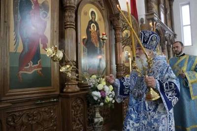 Митрополит Викентий совершил Божественную литургию во Владимирском соборе Бишкека