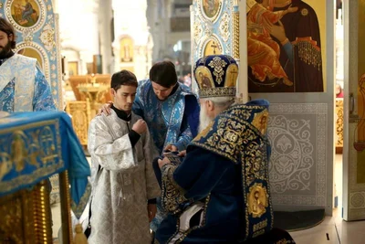 В праздник Казанской иконы Божией Матери в соборе митрополит Викентий совершил дьяконскую хиротонию