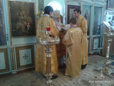 Митрополит Викентий вручил награду старейшему священнику самаркандского благочиния