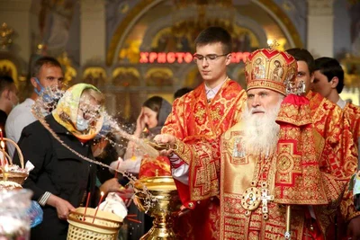 Благодатный огонь в пасхальную ночь доставлен из Израиля в Ташкент