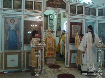 Митрополит Викентий вручил награду старейшему священнику самаркандского благочиния