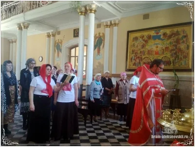 Радоница. Поделиться с нашими усопшими радостью Воскресения Христова.