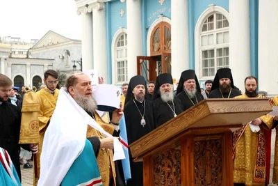 Одиннадцать архиереев молились в кафедральном соборе Ташкента за Божественной литургией