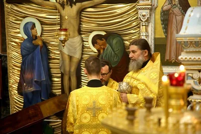 Одиннадцать архиереев молились в кафедральном соборе Ташкента за Божественной литургией