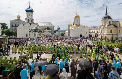Митрополит Викентий сослужил Патриарху Кириллу в день обретения мощей преподобного Сергия Радонежского