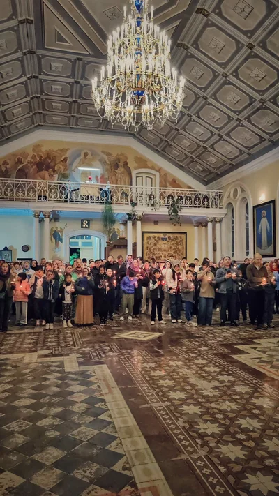Благодатный огонь принесён в Свято-Алексиевский собор: неделя горящих лампад и праздничная трапеза