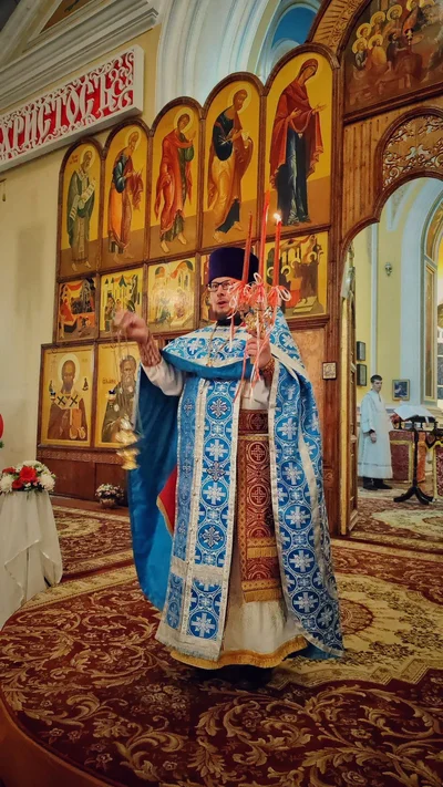 Благодатный огонь принесён в Свято-Алексиевский собор: неделя горящих лампад и праздничная трапеза