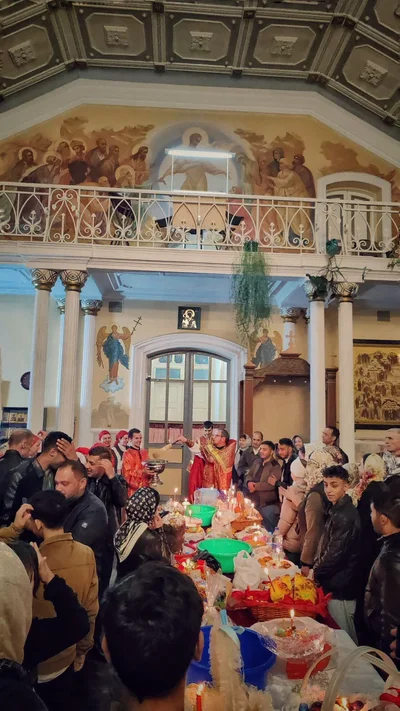 Благодатный огонь принесён в Свято-Алексиевский собор: неделя горящих лампад и праздничная трапеза