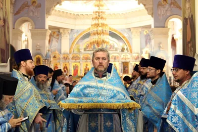 Настоятель и диакон собора сослужили митрополиту Викентию в день Ташкентской епархии