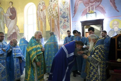 Настоятель и диакон собора сослужили митрополиту Викентию в день Ташкентской епархии