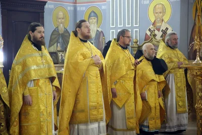 Настоятель собора сослужил митрополиту Викентию в день праздника Державной иконы Божией Матери