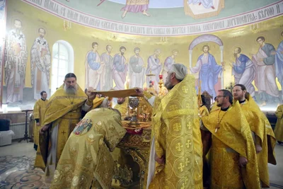 Настоятель собора сослужил митрополиту Викентию в день праздника Державной иконы Божией Матери