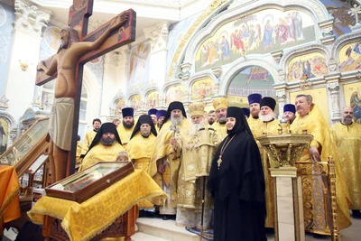 Настоятель собора сослужил митрополиту Викентию в день праздника Державной иконы Божией Матери