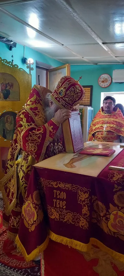 Настоятель Свято-Алексиевского собора удостоен права ношения наперсного креста