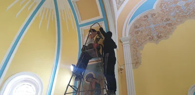 В соборе установили новые иконы апостолов и завершили реставрацию арки
