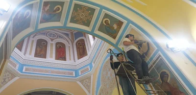 В соборе установили новые иконы апостолов и завершили реставрацию арки