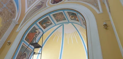 В соборе установили новые иконы апостолов и завершили реставрацию арки