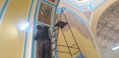 В соборе установили новые иконы апостолов и завершили реставрацию арки