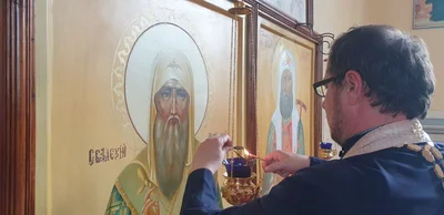 Благодатный огонь прибыл в Свято-Алексиевский собор