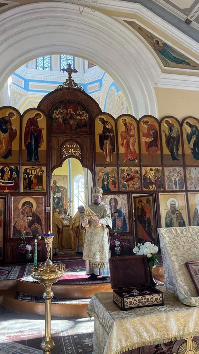 Митрополит Роменский и Бурынский Иосиф возглавил Литургию в Свято-Алексиевском соборе