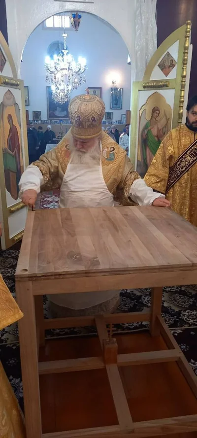 Митрополит Викентий совершил чин великого освящения храма святителя Николая в Джизаке